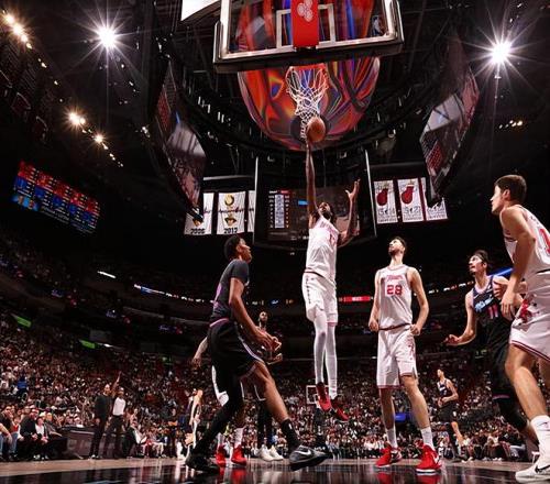 詹姆斯独揽,分击败开拓,皇冠体育app下载,皇冠体育app下载,皇冠体育官网,澳门皇冠体育,bet皇冠体育在线