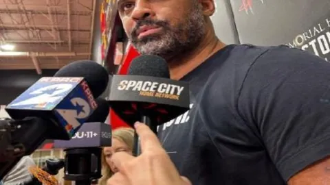 辽宁男篮与北控男篮在篮球公园对决